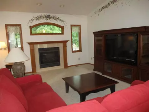 715 Fieldview, Grand Ledge, MI 48837 photo 2