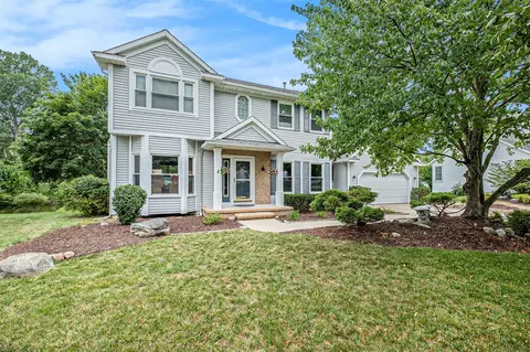 1055 Dogwood Mdws, Ada, MI 49301