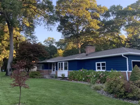690 W Wedgewood, Muskegon, MI 49445