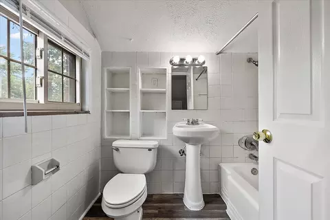 Bath - 5910 Hillcrest, Grosse Pointe, MI 48236 photo 3 of 5