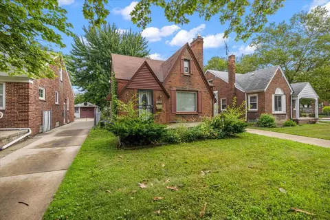 Exterior - 5910 Hillcrest, Grosse Pointe, MI 48236 photo 3 of 5