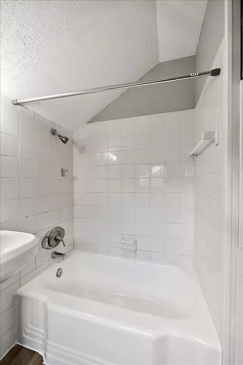 Bath - 5910 Hillcrest, Grosse Pointe, MI 48236 photo 4 of 5