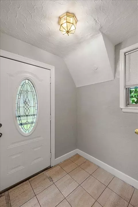 Entry Way - 5910 Hillcrest, Grosse Pointe, MI 48236 photo 2 of 5