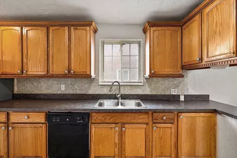 Kitchen - 5910 Hillcrest, Grosse Pointe, MI 48236 photo 3 of 3