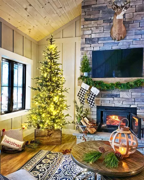 Living - 3985 Indian Trl, Custer, MI 49405 photo 6 of 9