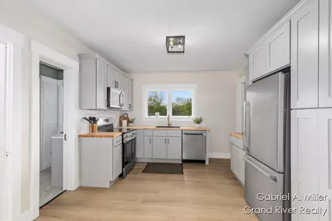 Kitchen - 49 E 112th, Grant, MI 49327 photo 1 of 3