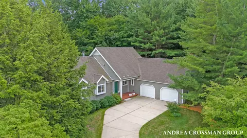 17220 Quail Crk, Spring Lake, MI 49456