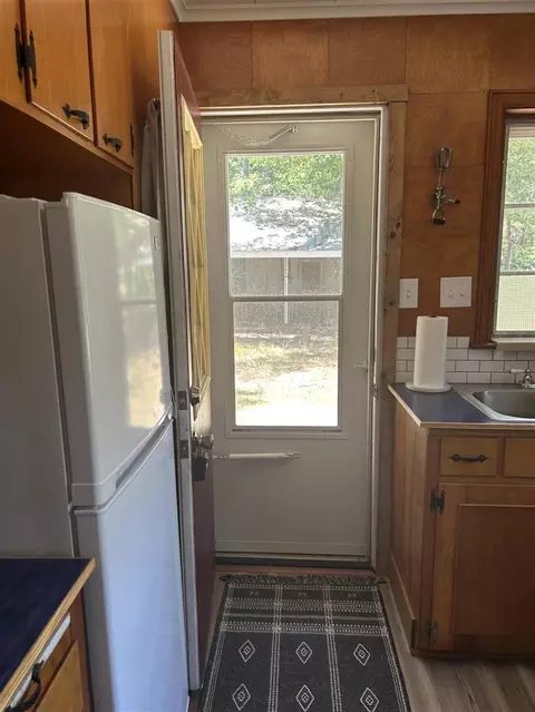 Kitchen - 8027 W Hemlock, Baldwin, MI 49304 photo 4 of 4