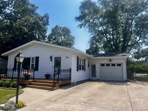 906 Woodlawn, Ludington, MI 49431