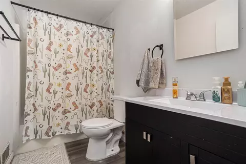 Bath - 72 Royal, Springfield, MI 49037 photo 1 of 3