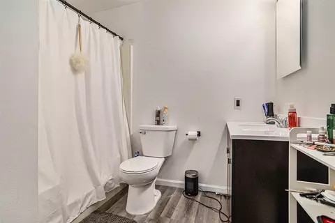 Bath - 72 Royal, Springfield, MI 49037 photo 2 of 3