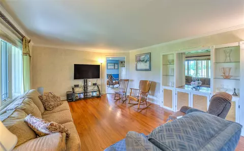 Living - 1286 Levant, Jackson, MI 49203 photo 1 of 1