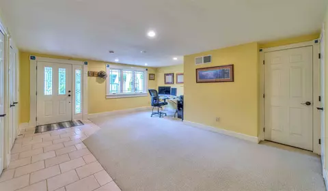 Entry Way - 1286 Levant, Jackson, MI 49203 photo 2 of 2