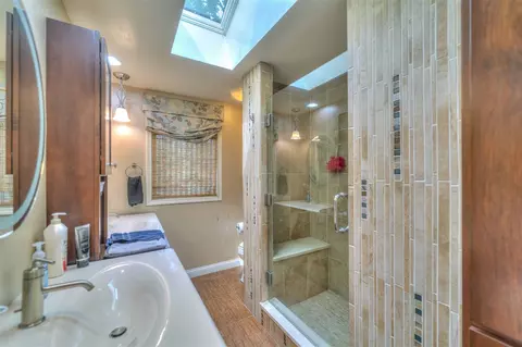 Bath - 1286 Levant, Jackson, MI 49203 photo 1 of 3
