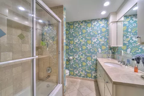 Bath - 1286 Levant, Jackson, MI 49203 photo 2 of 3