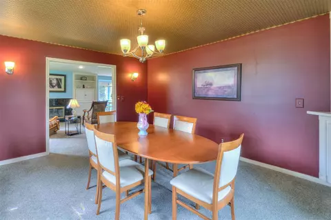 Dining - 1286 Levant, Jackson, MI 49203 photo 2 of 3
