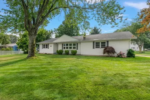 27 N Peach, Hart, MI 49420