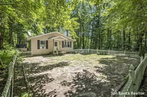 Exterior - 898 S Woodside, White Cloud, MI 49349 photo 3 of 9