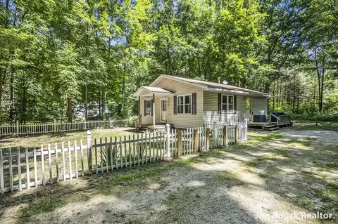 Exterior - 898 S Woodside, White Cloud, MI 49349 photo 8 of 9