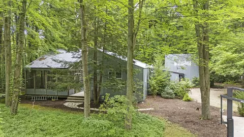 12330 Betty May, Sawyer, MI 49125