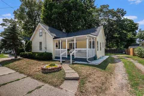 2111 Cleveland, Wyoming, MI 49509