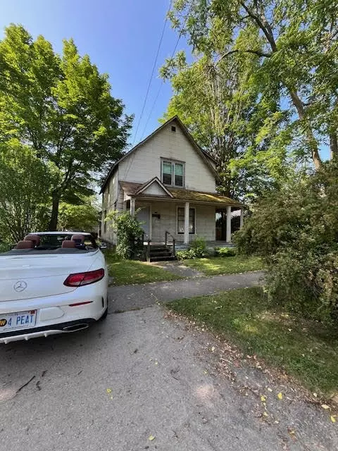 110 Clinton, South Haven, MI 49090