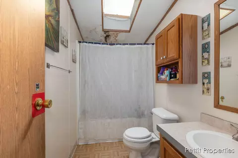 Bath - Undisclosed, Lowell, MI 49331 photo 1 of 3