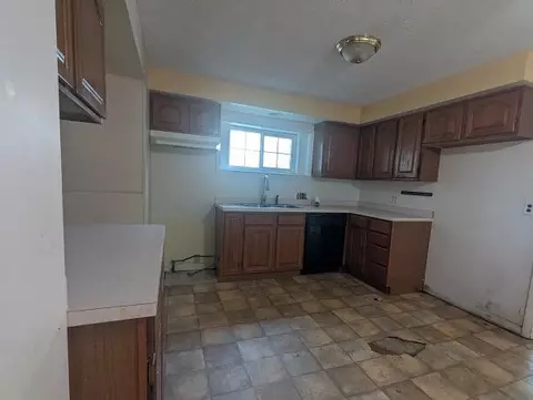 527 E Cavanaugh, Lansing, MI 48910 photo 3