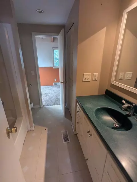 527 E Cavanaugh, Lansing, MI 48910 photo 8