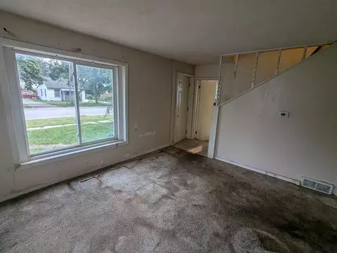 527 E Cavanaugh, Lansing, MI 48910 photo 2