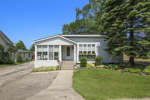 5989 Church, Holland, MI 49423