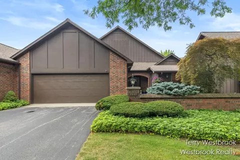6051 N Gatehouse, Grand Rapids, MI 49546