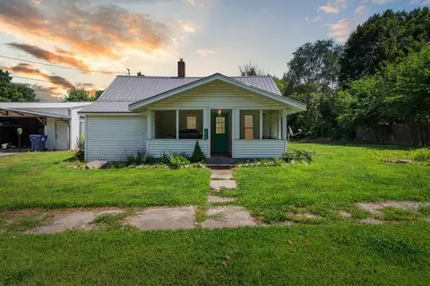 4438 Division, Mcbride, MI 48852
