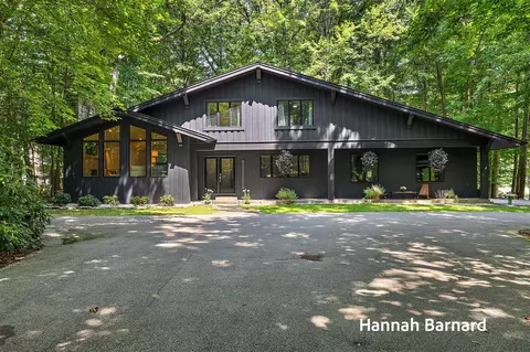 1526 Middlebrook, Norton Shores, MI 49441