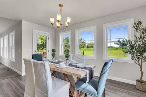 Dining - 9502 Lee, Jackson, MI 49201 photo 1 of 3