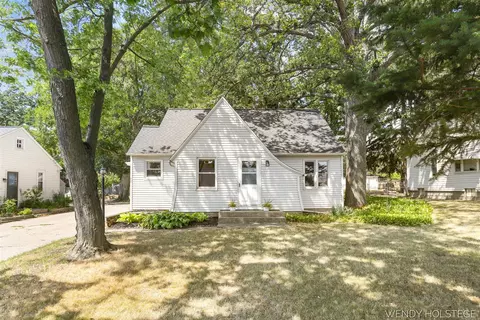 97 W Lakewood, Holland, MI 49424