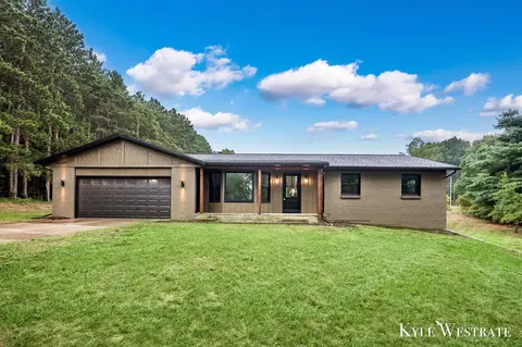 8630 10 Mile, Rockford, MI 49341