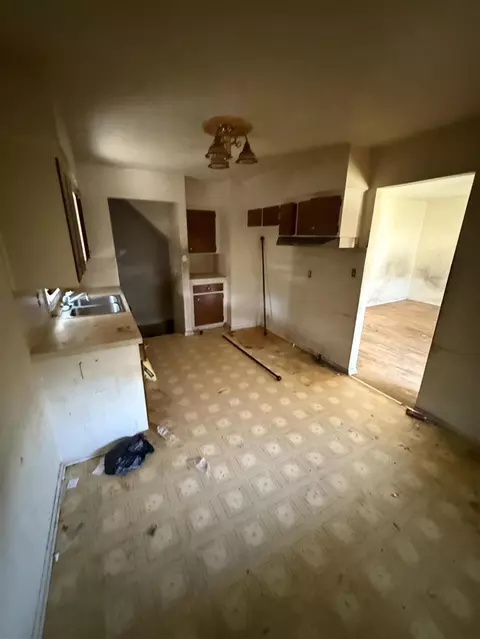 1364 Sutton, Flint, MI 48504 photo 7