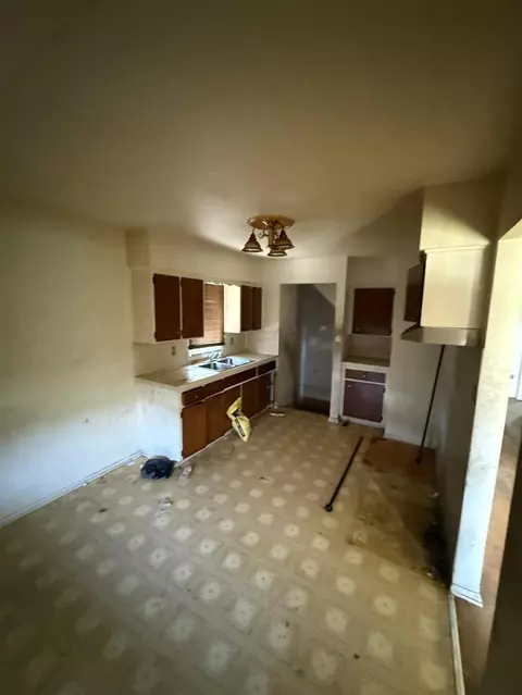 1364 Sutton, Flint, MI 48504 photo 6