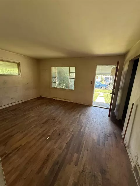 1364 Sutton, Flint, MI 48504 photo 5