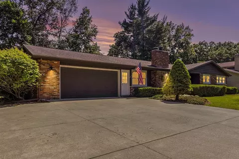 2111 Ridgefield, Portage, MI 49024