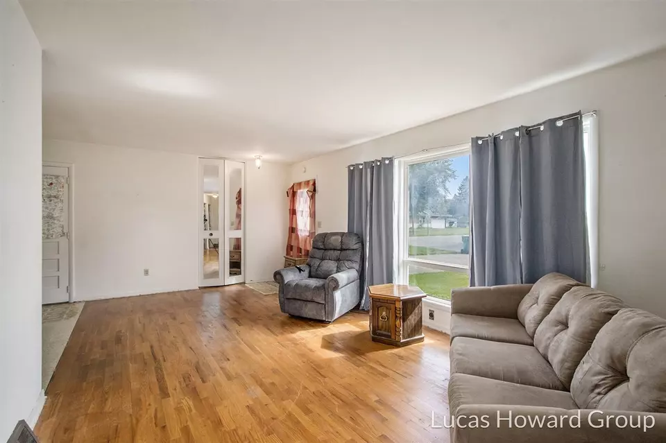 Living - 908 Meadowlane, Sturgis, MI 49091 photo 1 of 4