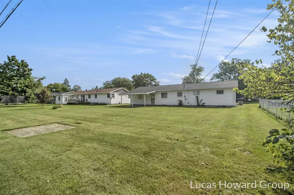 Exterior - 908 Meadowlane, Sturgis, MI 49091 photo 3 of 6