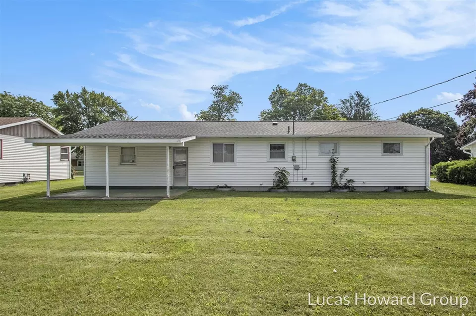 Exterior - 908 Meadowlane, Sturgis, MI 49091 photo 4 of 6