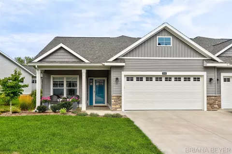 1042 Maplewood, Holland, MI 49423