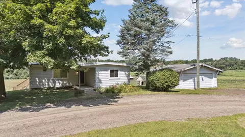 6570 Farley Rd, Pinckney, MI 48169