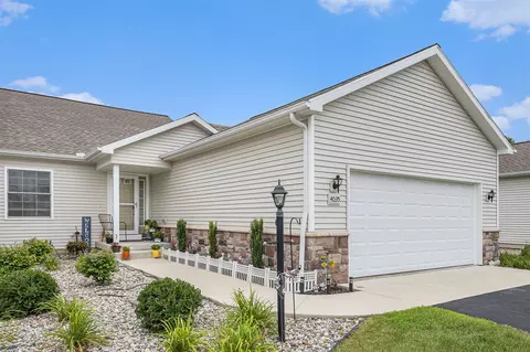 4035 Eastbridge Cir #18, Stockbridge, MI 49285