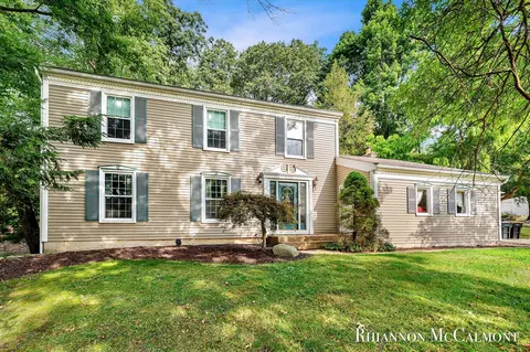 667 Duxbury, Ada, MI 49301