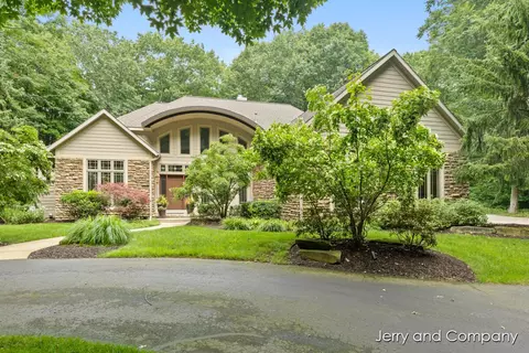 16941 Shore Oaks E, Holland, MI 49424