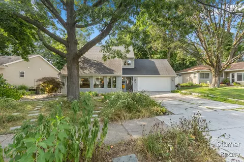 1295 Cambridge, Grand Rapids, MI 49506